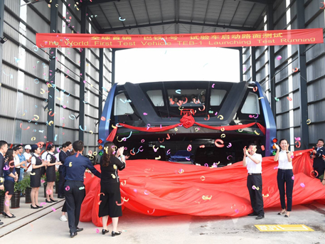 Test grandeur nature du bus enjambeur de circulation en Chine