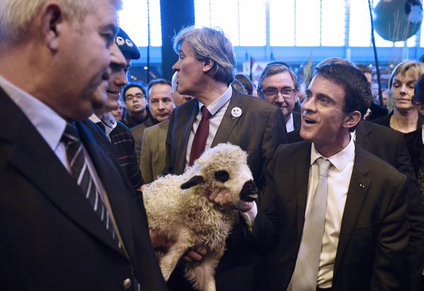 Agro-écologie, opération séduction de Manuel Valls au Salon de l’agriculture