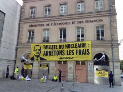 Pour Greenpeace, l’énergie nucléaire est « ruineuse »