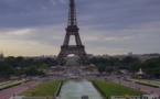 Les abords de la tour Eiffel, symbole de l’enlaidissement de Paris