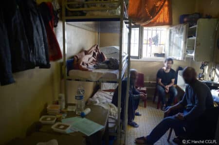 Des fonctionnaires épinglent des conditions inhumaines dans la prison de Fresnes