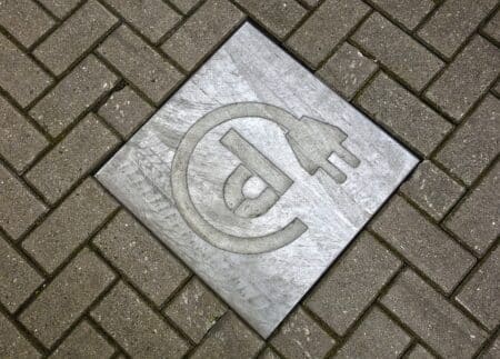 Voitures électriques : l'entreprise Tesla Automotive au coeur des villes