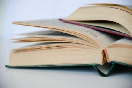 Le livre papier, plus écolo que le livre numérique ?