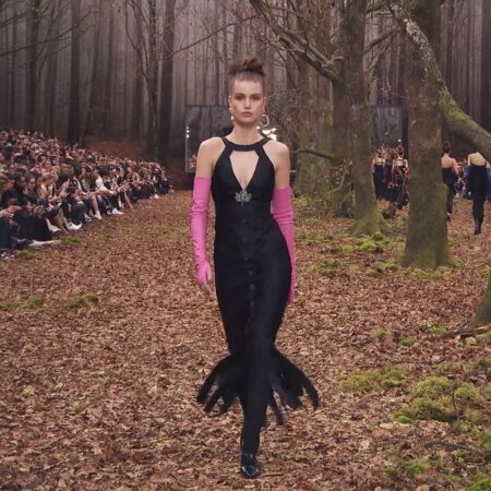 Chanel coupe des arbres pour quelques heures de défilé