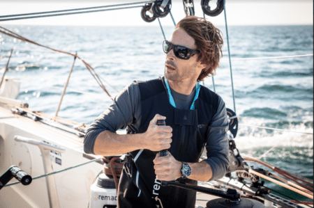 Entretien avec Romain Pilliard, skipper en solitaire : « L’économie circulaire, un moyen d’optimiser notre consommation et réduire son impact sur la nature »
