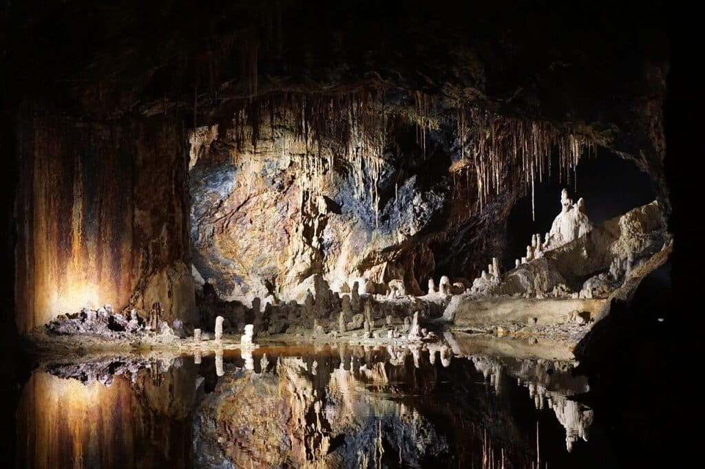 Une étude dévoile le mystère sur la forme des stalagmites