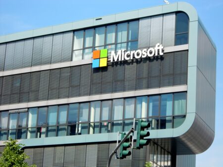 Microsoft vise la compensation de l’ensemble de ses émissions depuis sa création