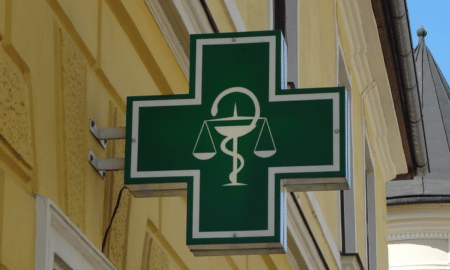 L’Académie Nationale de Pharmacie « s’émeut de la polémique » sur la campagne de vaccination