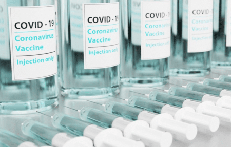 Vaccination : le Conseil d’État retoque la demande de suspension de partenariat entre le ministère de la Santé et Doctolib