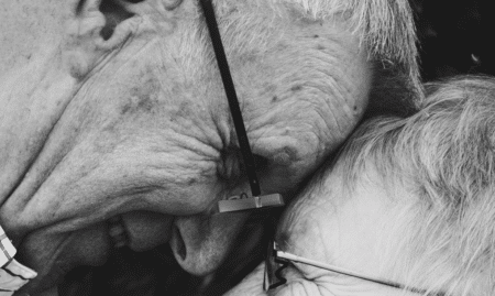 Covid : la Défenseure des droits souligne l’entrave aux libertés des résidents en Ehpad