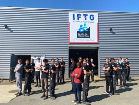 Le groupe Bolloré crée un programme international de bourses académiques