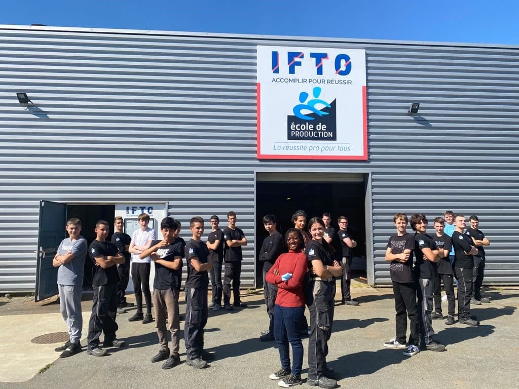 Le groupe Bolloré crée un programme international de bourses académiques