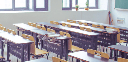 Une prof de français menacée de radiation pour avoir refusé de porter le masque en cours