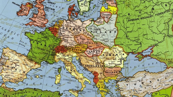 Fermer les frontières dès un nouveau variant, un signal avant tout politique