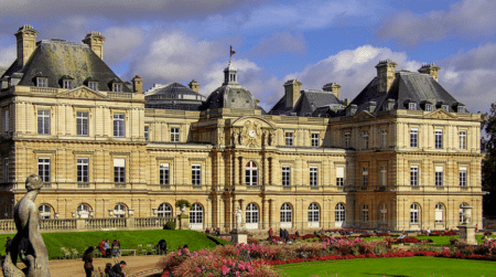 Passe vaccinal : le Sénat valide un texte remanié par la droite