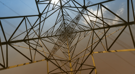 Face aux craintes de coupures, l’Ukraine raccordée au réseau électrique européen