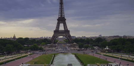 Les abords de la tour Eiffel, symbole de l’enlaidissement de Paris