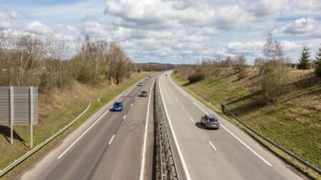 Pourquoi la décarbonation des transports passera par la route et des avancées sociales