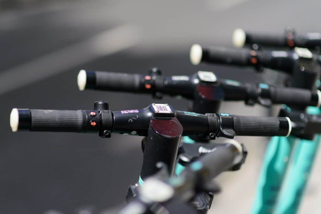 Un référendum local interdit les trottinettes en libre-service à Paris