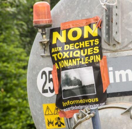 José Bové interpelle Ségolène Royal sur la décharge de Nonant-le-Pin