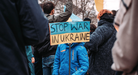 Le secrétaire général de l’OTAN prévient que la guerre va encore durer « plus longtemps »