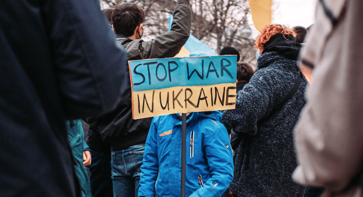 Le secrétaire général de l’OTAN prévient que la guerre va encore durer « plus longtemps »