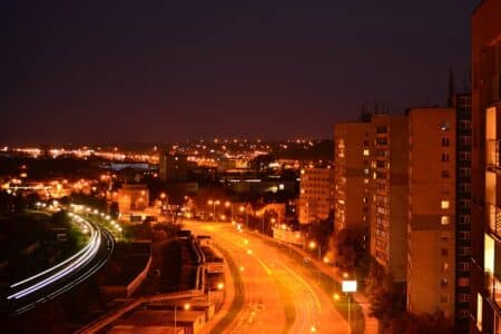 Bannissement des vieilles voitures dans Paris, le casse-tête des propriétaires