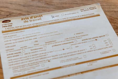 La CNAM annonce la fin des arrêts de travail papier non vérifiés