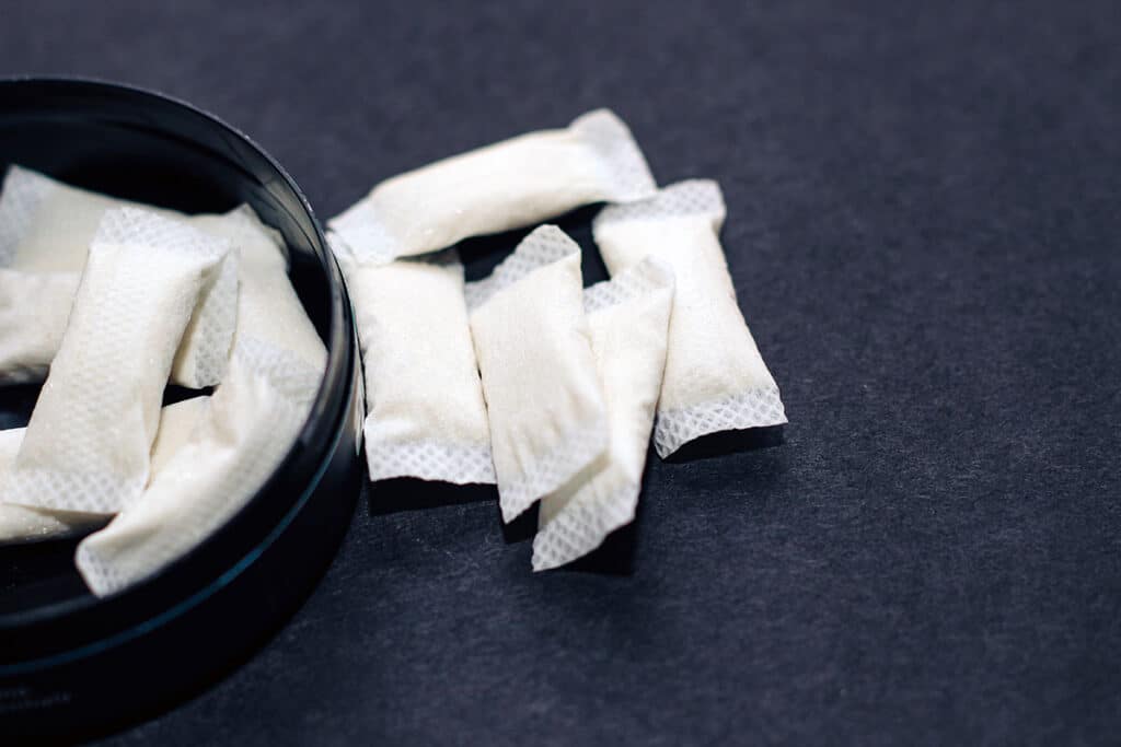 Débat sur l'interdiction des sachets de nicotine en France