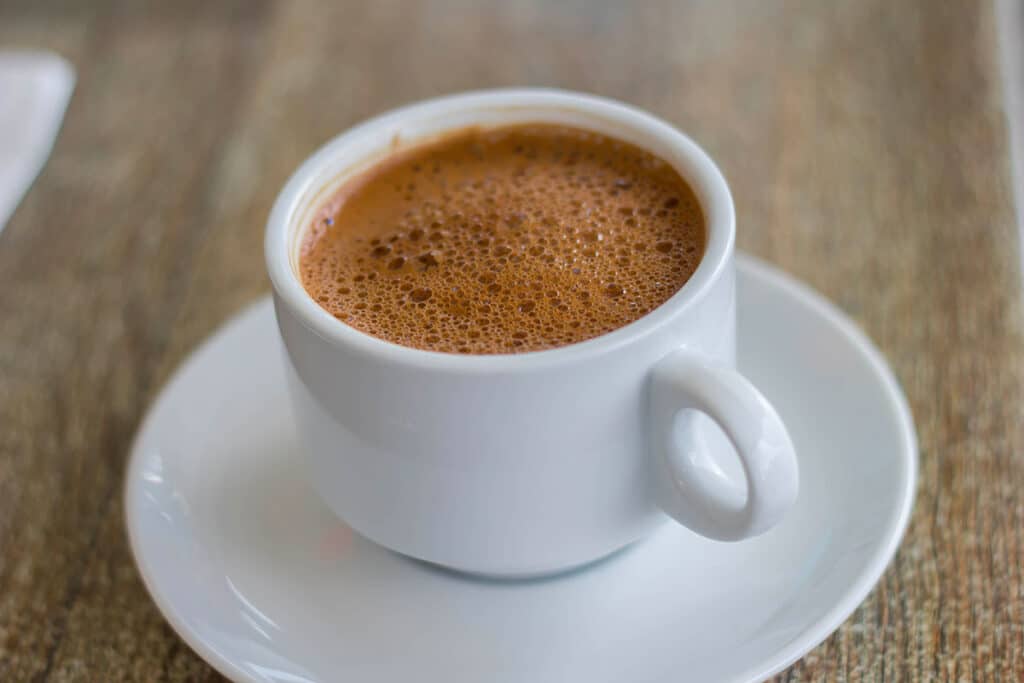 Une enquête dévoile des contaminants dans le café préféré des Français