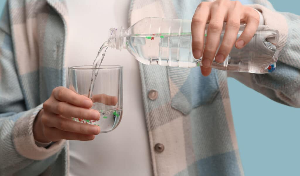 Un geste simple pour se débarrasser des microplastiques présents dans votre eau