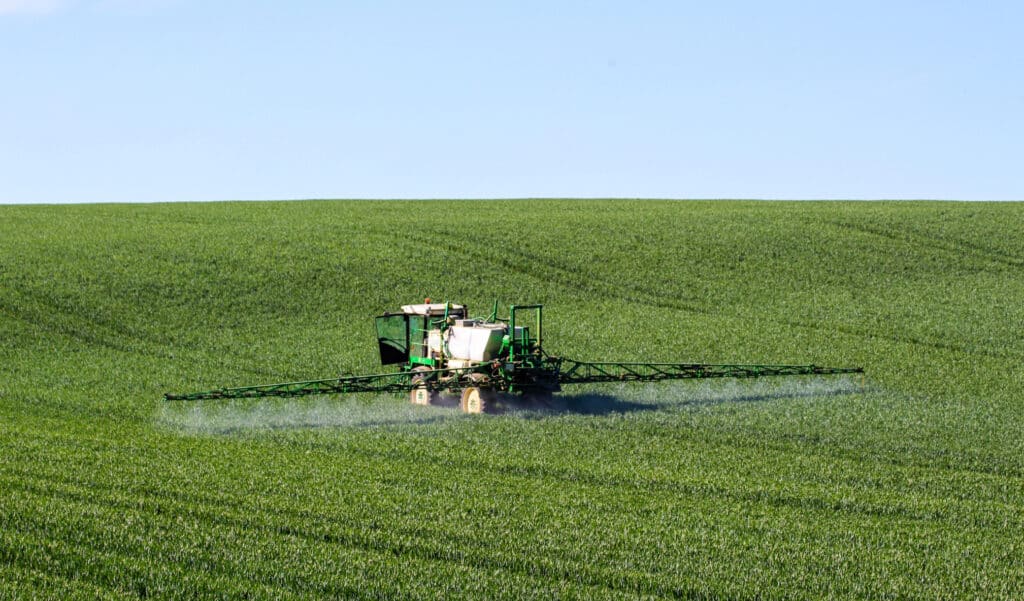 Pesticides : l’Anses alerte sur les risques accrus de cancers et de troubles neurologiques