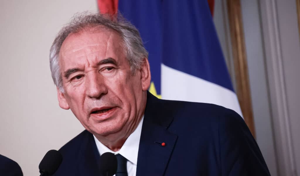 “Prenez l’avion” : La petite phrase de Bayrou qui scandalise les écolos