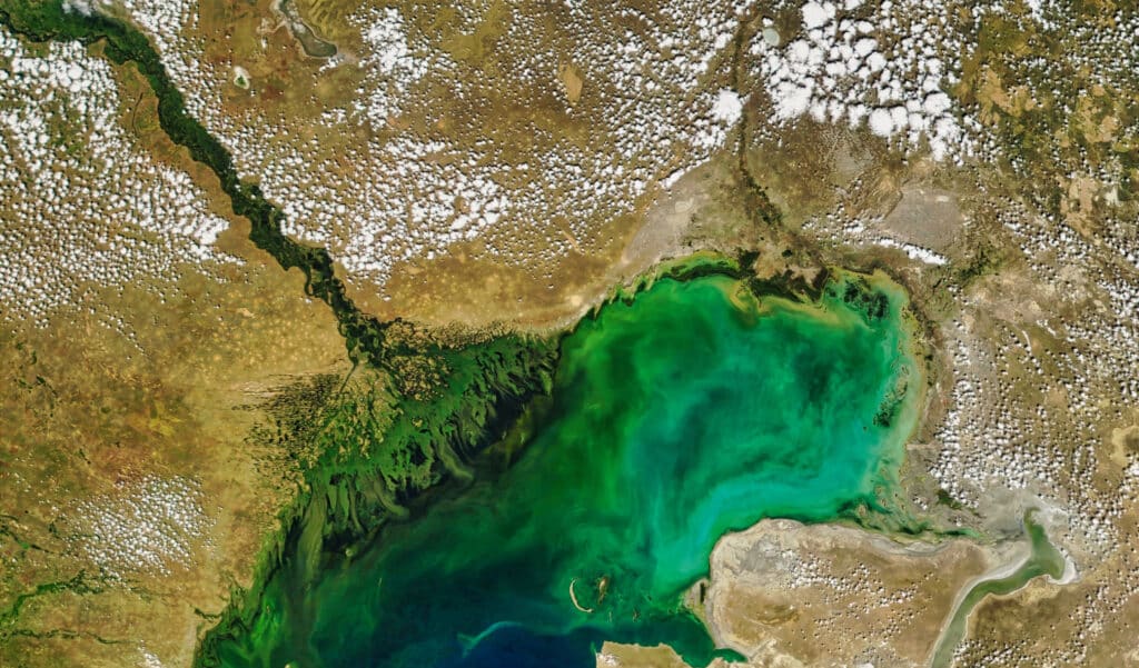 Dérèglement climatique : la mer Caspienne disparaît et une île fait surface