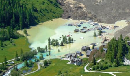 Réchauffement climatique : un village suisse englouti par l'effondrement du glacier du Birch