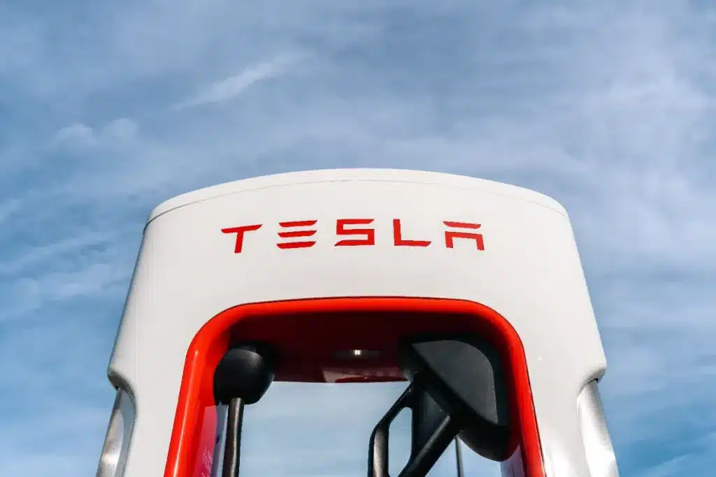 Voitures électriques : et si les bornes polluaient plus que les stations-service ?