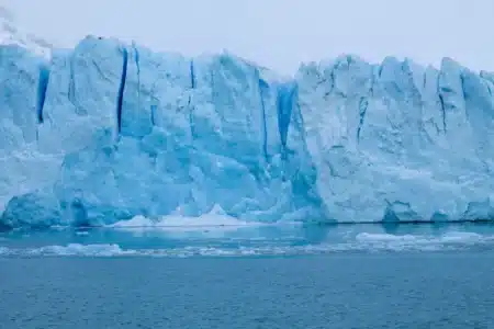 Fonte des glaces : un ralentissement inattendu qui laisse les experts sans voix