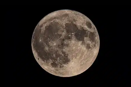 Ils l'appellent la “lune invisible” : ce phénomène rare revient enfin