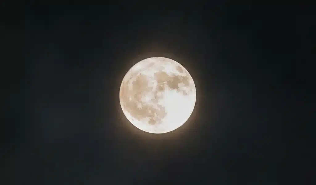 Oxygène, électricité… la Lune pourrait devenir la nouvelle Terre plus vite qu’on ne le croit