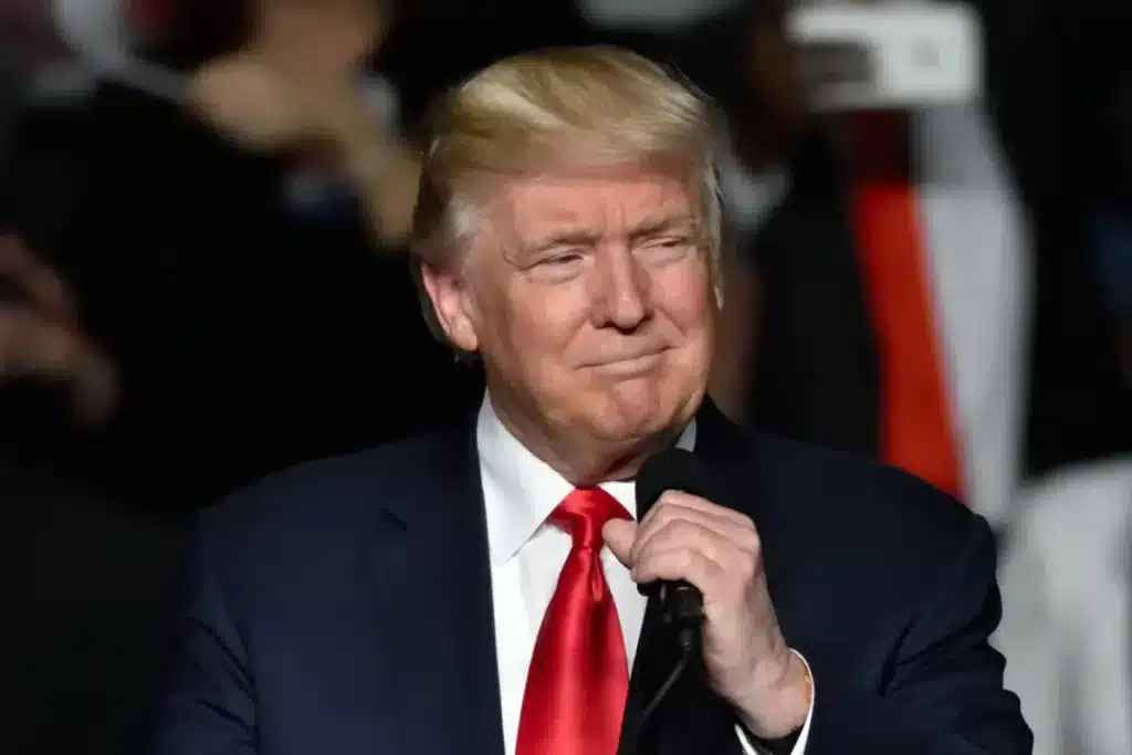 Trump choque encore : il qualifie le changement climatique de "plus grande arnaque mondiale"