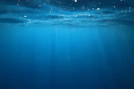 Des océans cachent d’immenses réserves d’eau douce : une découverte qui pourrait tout changer