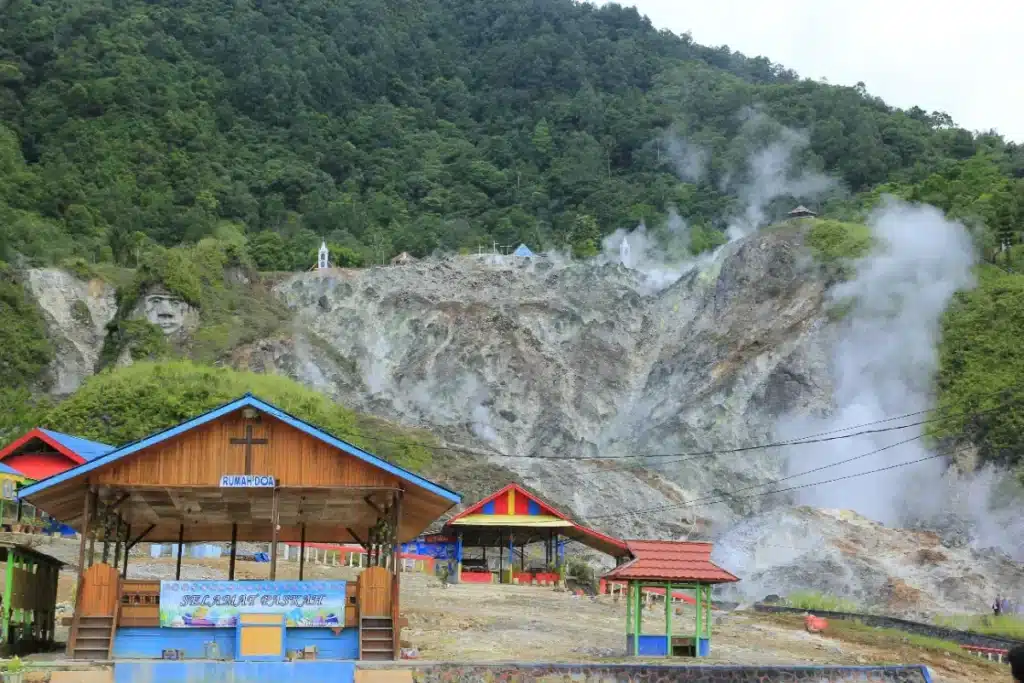 En quelques minutes, un village entier disparaît sous les eaux en Inde : des images glaçantes