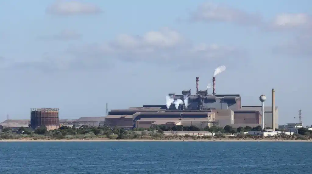 À Fos-sur-Mer, l’étude choc qui accuse ArcelorMittal de nuages de particules