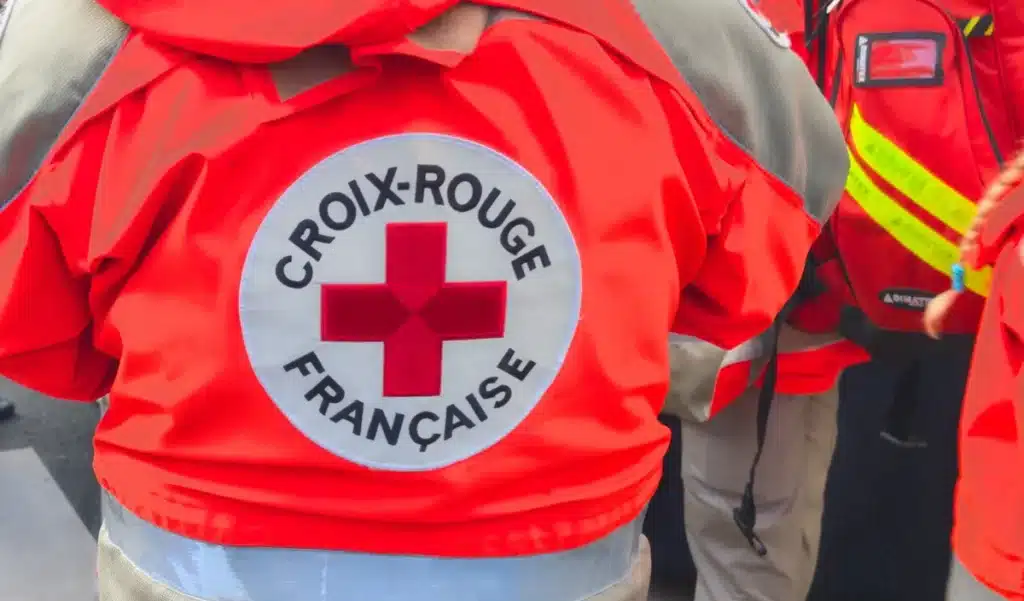 Et si tout s’arrêtait demain ? La Croix-Rouge alerte les Français : « préparez votre sac d’urgence »
