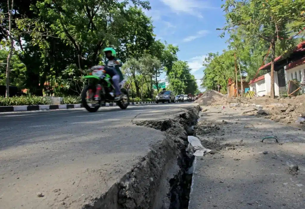Les Philippines frappées une seconde fois : la terre tremble encore après un séisme meurtrier
