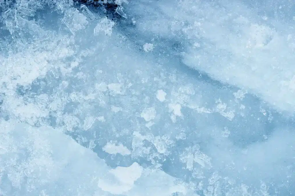 Incroyable découverte : des scientifiques créent de la glace… à température ambiante !