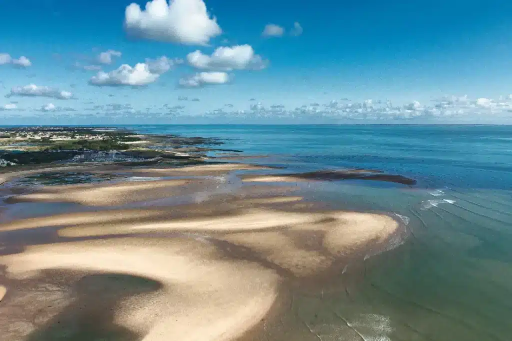 Les experts tirent la sonnette d’alarme : une étrange bande brune envahit l’Atlantique