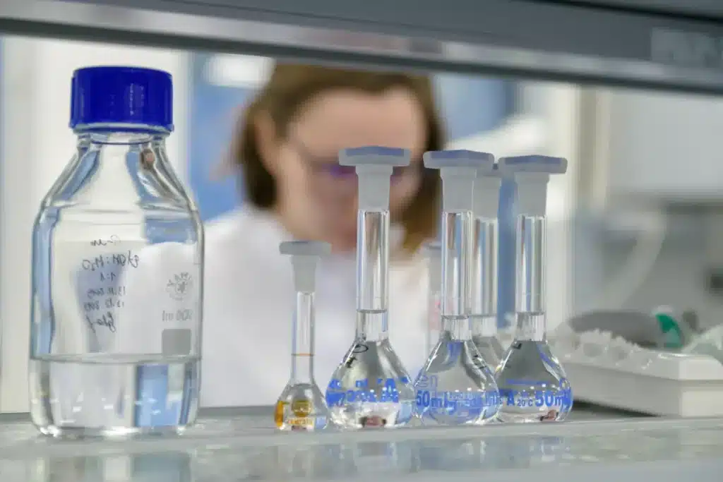 On pensait notre eau potable… jusqu’à ça : le polluant invisible qui contamine presque tout