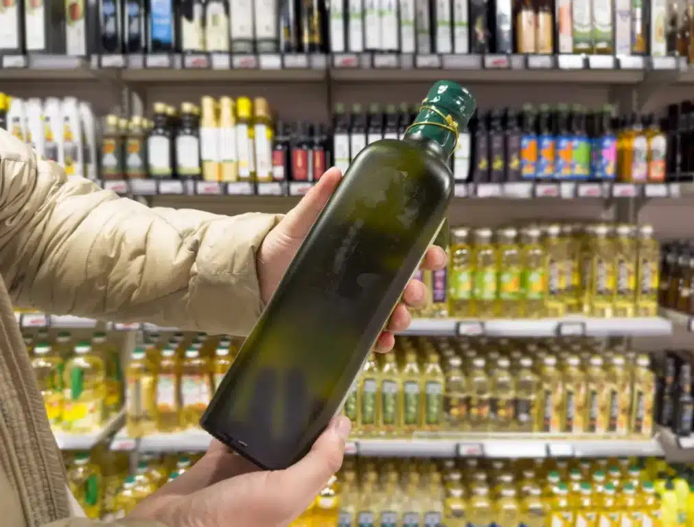 Ces huiles d’olive que vous utilisez peut-être chaque jour cachent un danger inquiétant