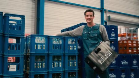 Le Fourgon Reemploi Contenants Verre Fusion Tourne